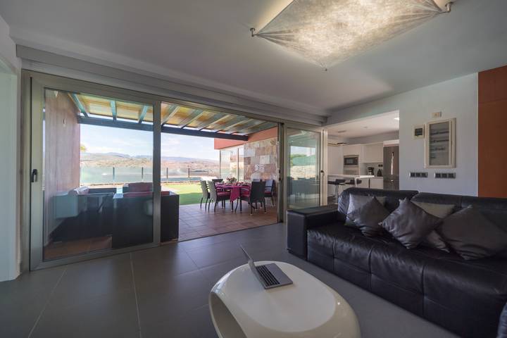 Large private pool, ideal for families in Salobre, San Bartolomé de Tirajana