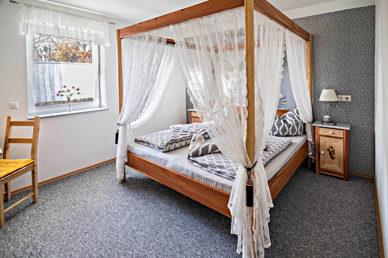Ganze Wohnung, Ferienwohnung 1 im "Haus Ruther" in Thermalbadnähe mit Wlan, Balkon & Garten in Bad Saulgau, Oberschwaben