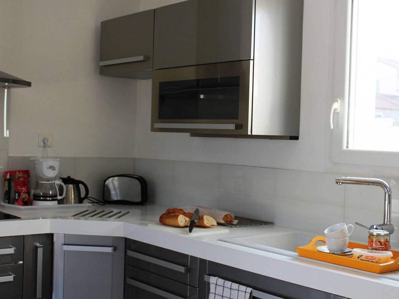 Beautiful modern villa with spacious pool within walking distance of the village in Rousson, Parc national des Cévennes