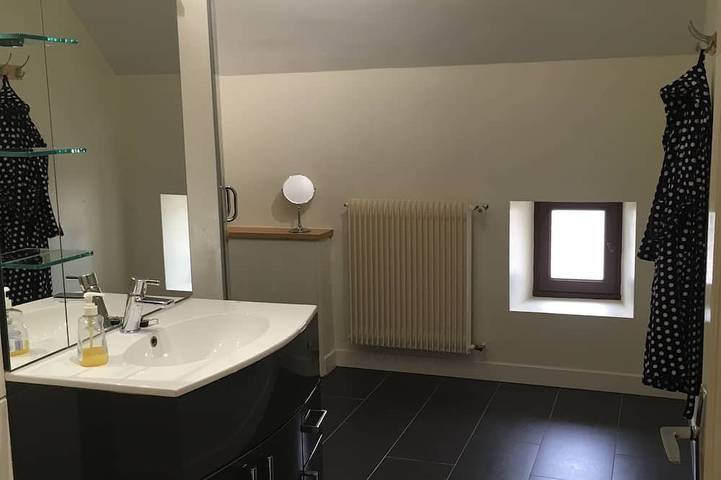 Location de vacances pour 6 personnes, avec terrasse et jardin à Argenton-l'Église - 4