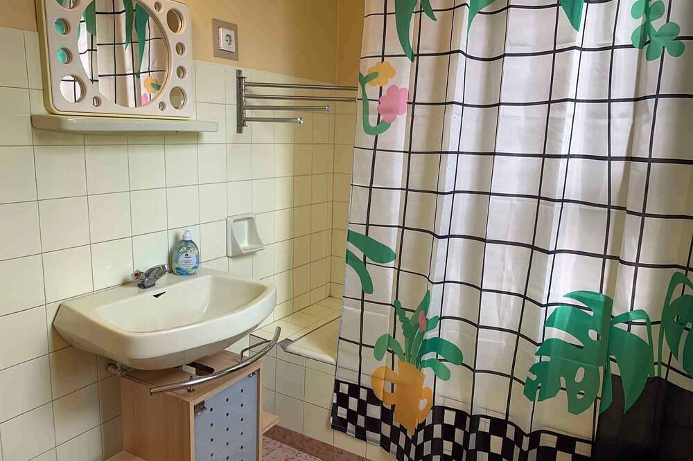 Ferienhaus 50 m zum Balaton mit eigenem Steg und Boot in Szantod, Plattensee Südufer