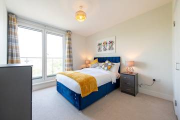 Apartment for 5 People in Crawley, West Sussex, Photo 3