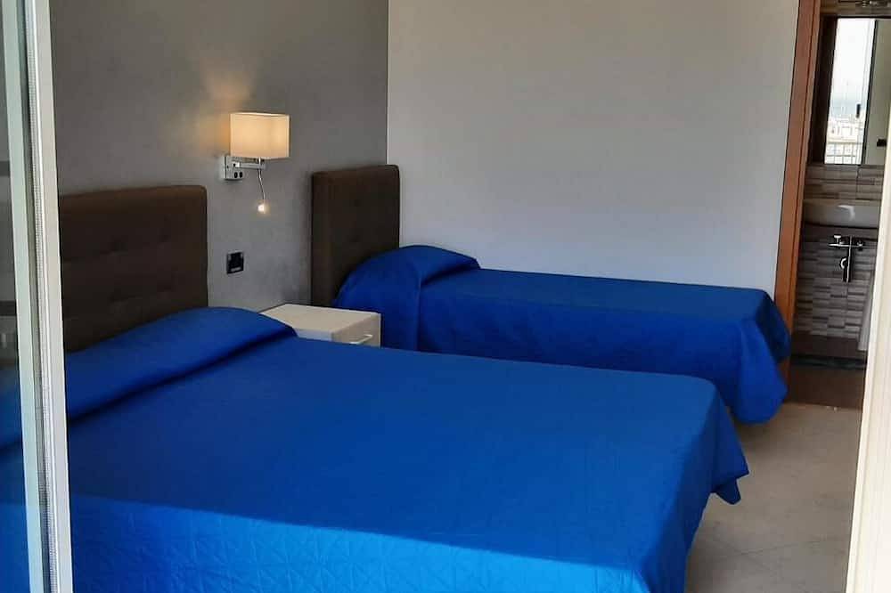 Appartamento intero, Casa Azzurro di Mare sul mare a pochi passi dal centro in Vieste, Gargano