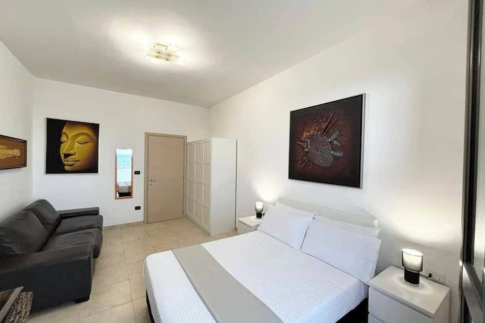 Ganze Wohnung, Sea View Apartment With Terrace And Private Heated Jacuzzi in Conchiglie-Alto Lido, Golf von Tarent