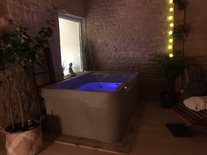 Location de vacances pour 2 personnes, avec terrasse et jacuzzi à Aumagne - 2