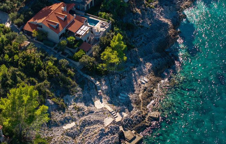 Villa for 9 people, with sauna and terrace as well as garden on Korcula