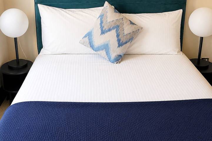 Appartement entier, Spacious 3-Bed Seaside Retreat – Walk to Beach, Sleeps 6, Free Parking in Merseyside