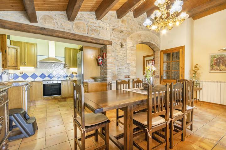 Casa rural con piscina para 12 personas, con jardín, Familias con niños en Provincia de Lleida - 4