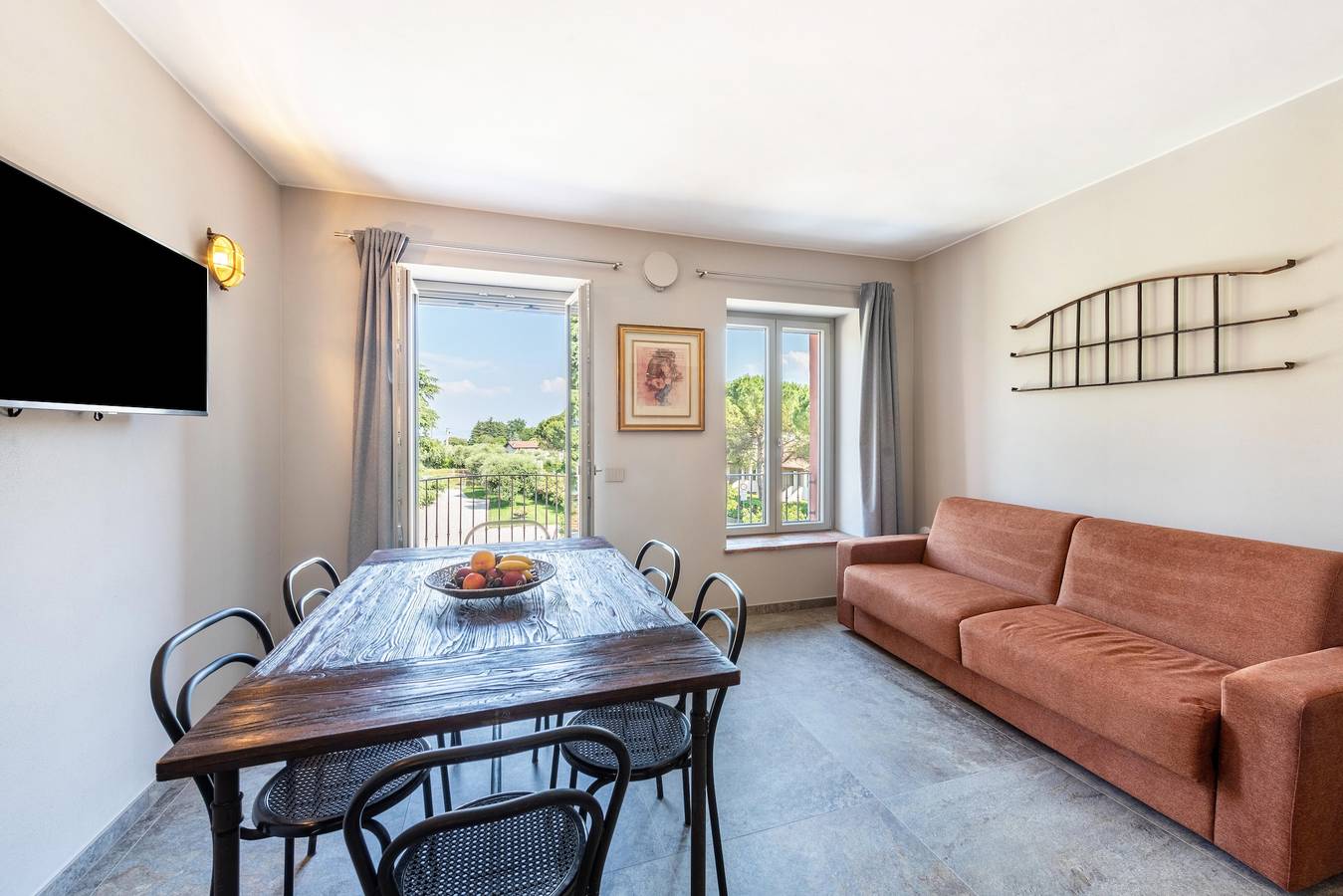 Appartamento intero, Appartamento 'Abaye 5 Barolo - Charm' con vista lago, Wi-Fi e aria condizionata in Soiano del Lago, Prealpi Gardesane