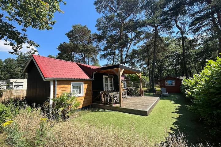 Ferienhaus für 4 Personen, mit Terrasse und Garten sowie Pool