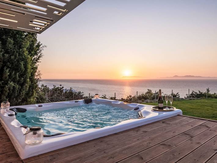 Ferienhaus für 14 Personen, mit Balkon und Terrasse sowie Garten und Pool in Rhodos Stadt - 2