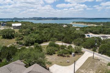 Vacation Rental for 13 Guests in Comal County, Picture 3