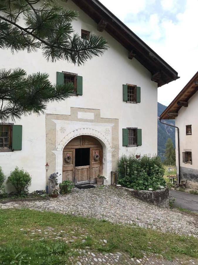 Ferienhaus für 6 Personen, mit Terrasse und Garten sowie Ausblick in Bergün