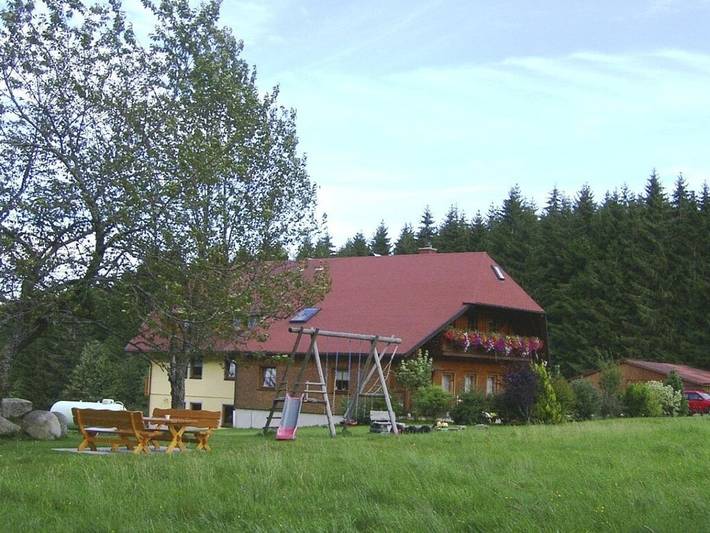 Ferienhaus für 4 Personen, mit Balkon und Garten