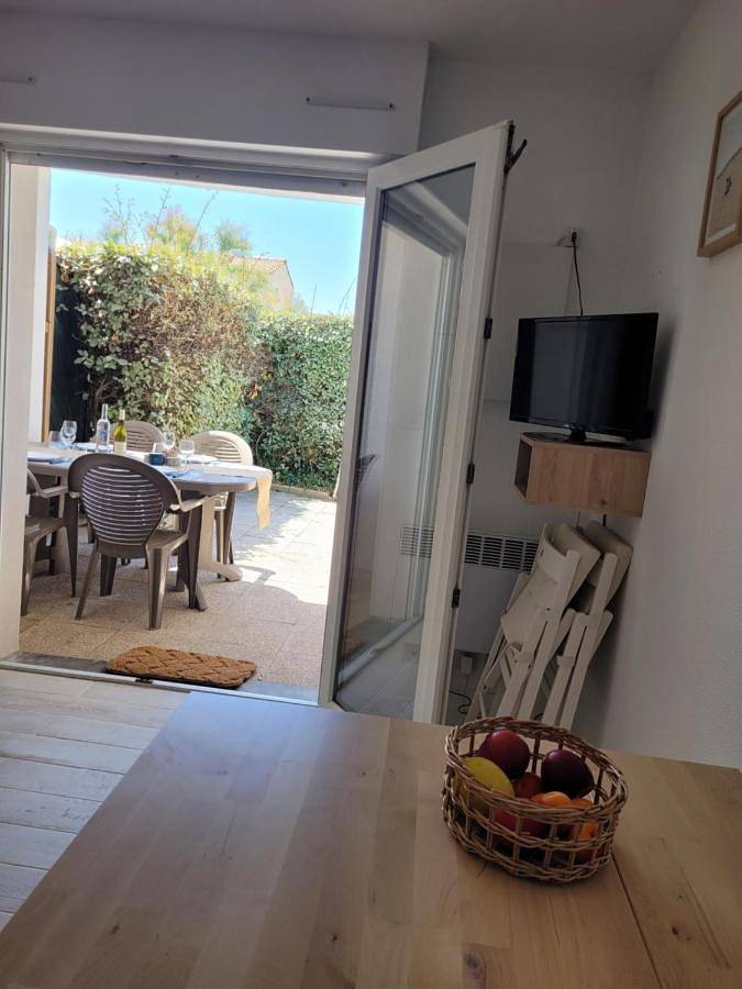 Gîte pour 4 personnes, avec terrasse et piscine dans Plage des Aresquiers - 4