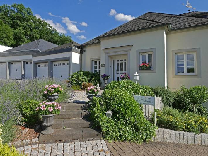 Ferienwohnung für 4 Personen, mit Terrasse und Garten sowie Ausblick in Saarburg und Umgebung