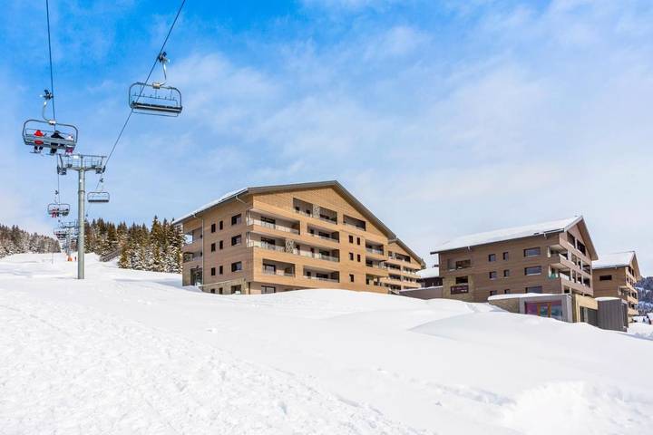 Appart’hôtel pour 4 personnes, avec Balcon et Jacuzzi ainsi que Piscine et Sauna