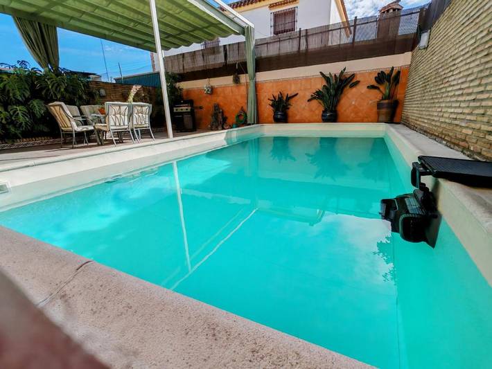 Apartamento para 8 personas, con Terraza además de Jardín y Piscina en Mairena del Aljarafe