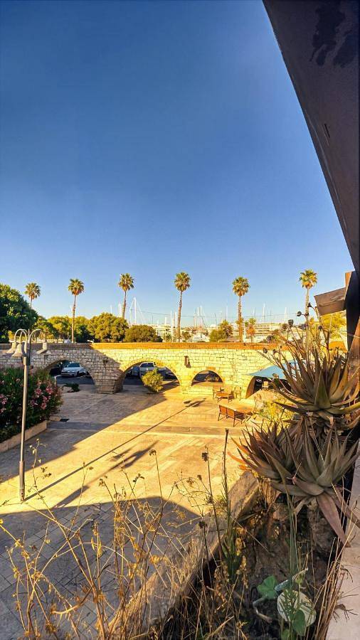 Gîte pour 2 personnes, avec vue et terrasse dans Gare D Antibes - 2