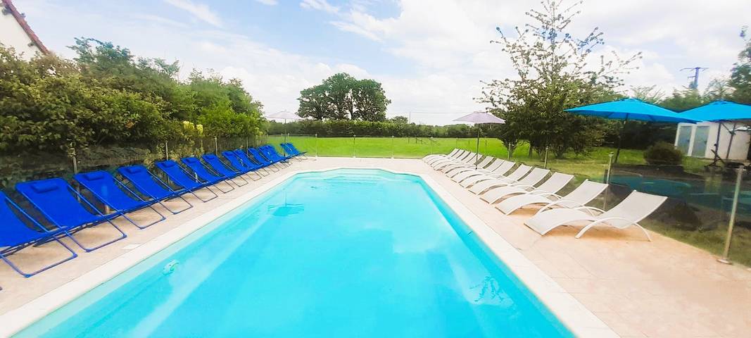 Finca für 40 Personen, mit Terrasse und Garten in Frankreich - 2