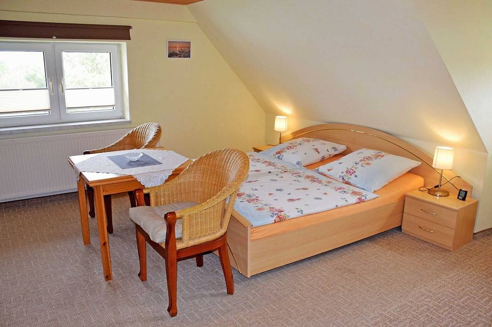 Ganze Wohnung, Ferienzimmer unterm Reetdach Groot Partie - Ferienzimmer unterm Reetdach in in Neuendorf Insel Hiddensee, Hiddensee