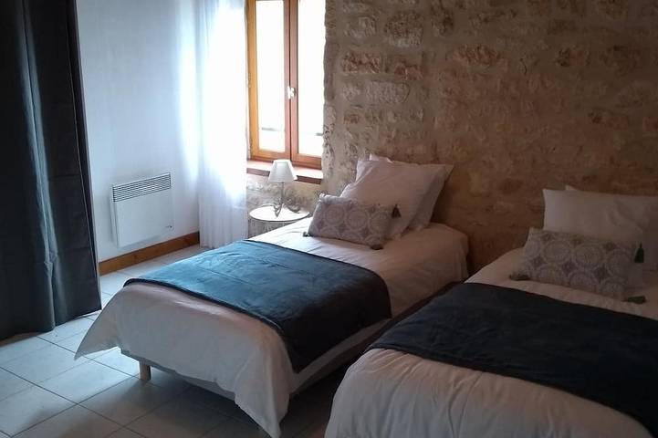 Location de vacances pour 10 personnes, avec Jardin et Piscine à Salignac-Eyvigues - 4