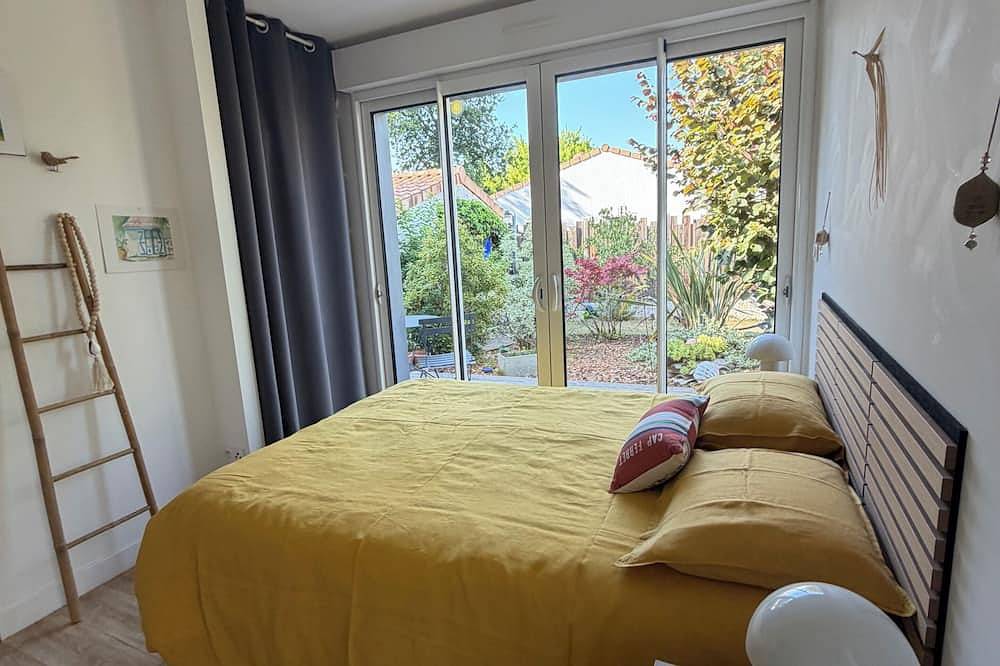 Entire apartment, Apartment with private ground-floor entrance; Pets allowed in Le Taillan-Médoc, Bordeaux region