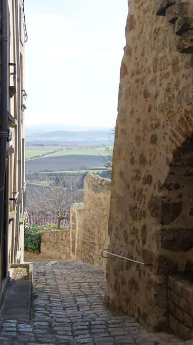Gîte pour 2 personnes, avec vue ainsi que balcon et piscine à Montpeyroux (Puy-de-Dôme) - 4
