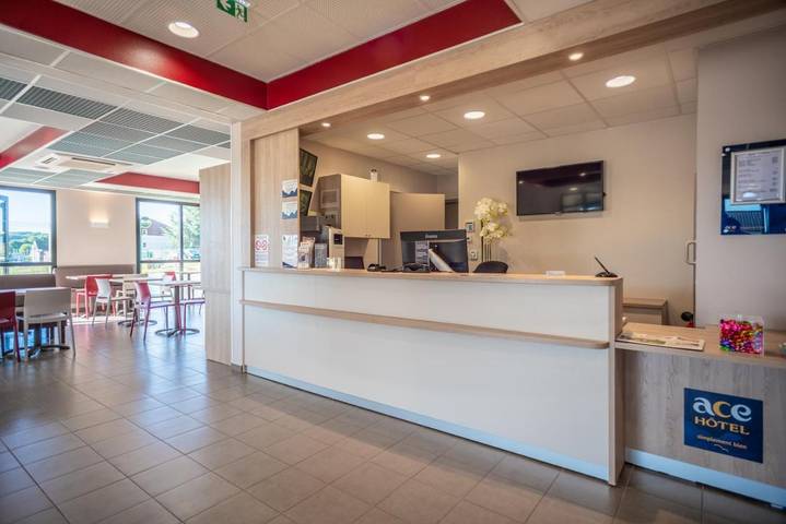 Hôtel pour 2 personnes, avec terrasse, animaux acceptés à Saint-Saturnin - 4