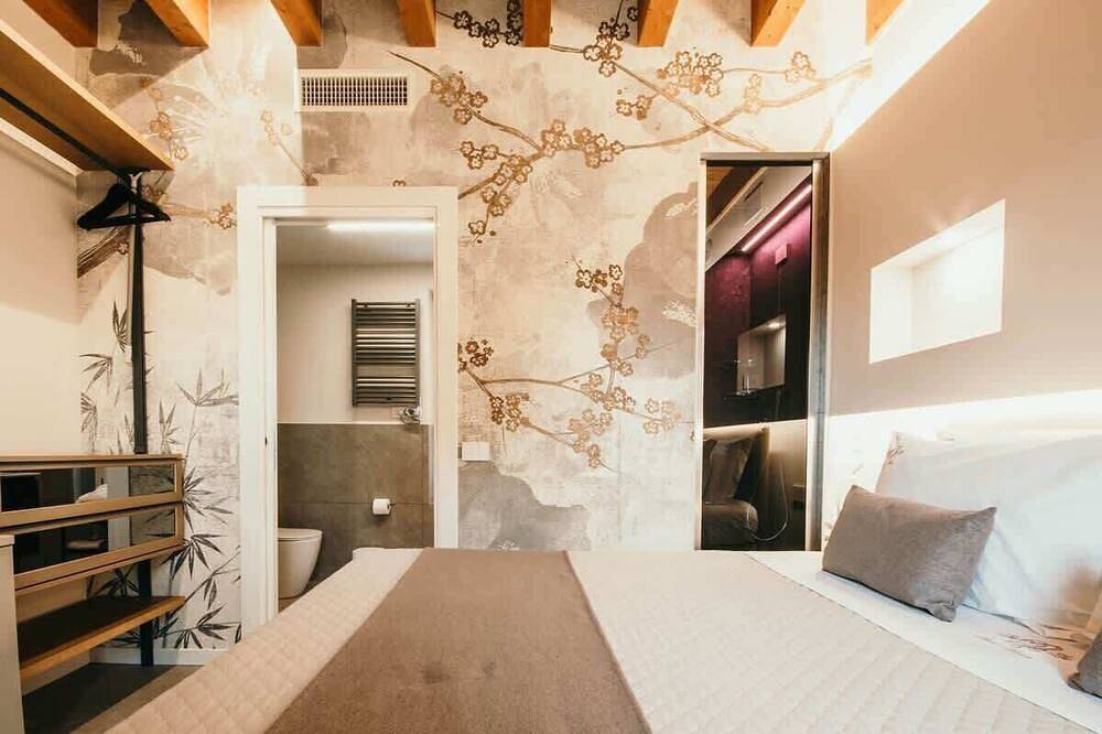 Ganze Wohnung, Orient Suite in Gio&Leo Guesthouse - Lakeside L&B in Lesa, Lago Maggiore (Piemont)