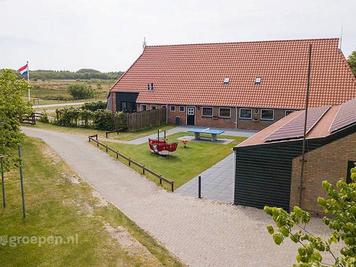 Vakantiehuis voor 60 personen, with Balkon/Terras and Terras as well as Tuin op Ameland
