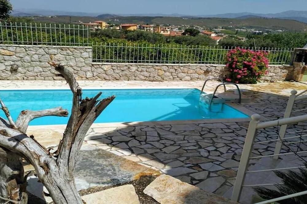 Kassandra Villa - House With View & Pool in Asini, Argolis