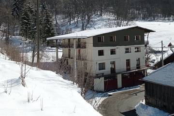 Gîte pour 12 personnes, avec jardin et balcon, animaux acceptés à Montaimont