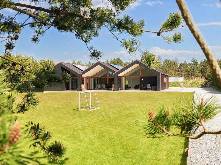Ferienhaus für 10 Personen, mit Terrasse und Pool sowie Balkon/Terrasse, kinderfreundlich in Bratten - 3
