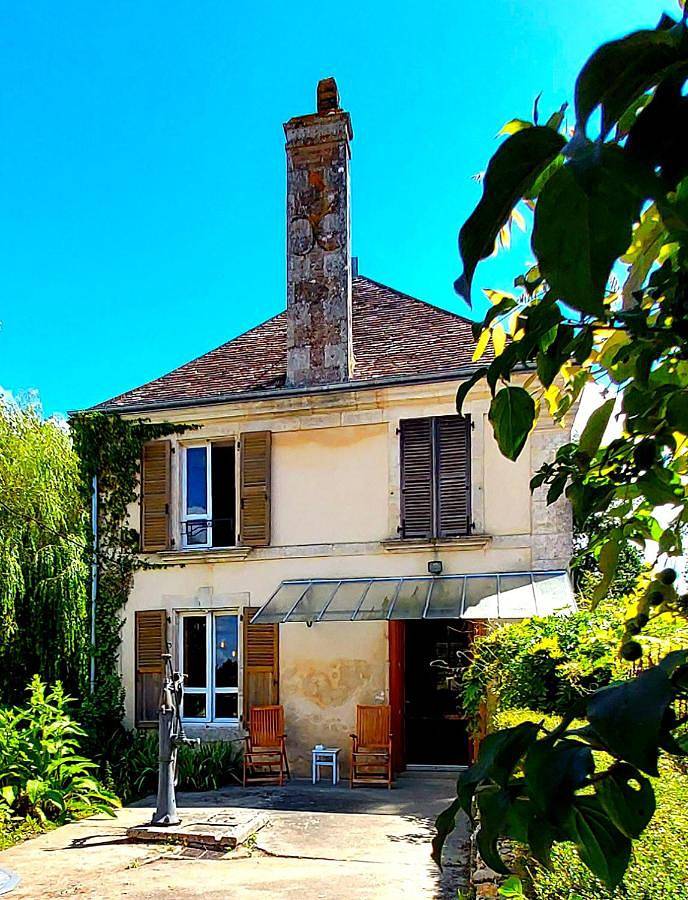 Chambre d’hôte pour 4 personnes, avec vue sur le lac ainsi que jardin et vue, animaux acceptés dans Blèves