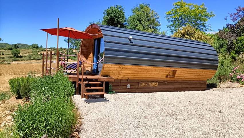 Tente pour 2 personnes, avec Terrasse ainsi que Jardin et Vue dans L'Aubrac - 4