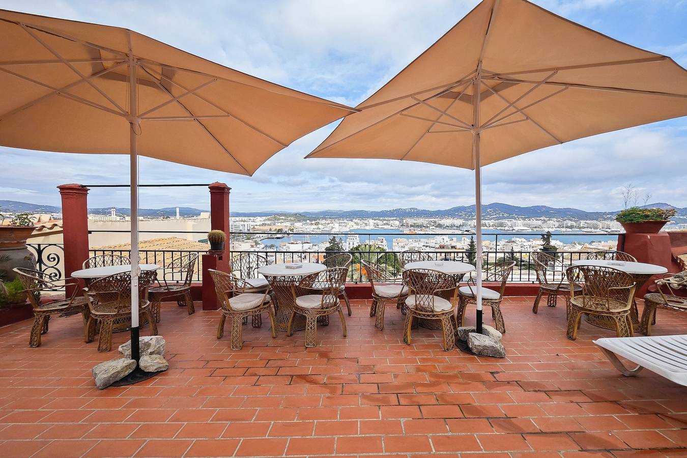 Apartment 'Navila Numero 2' with Shared Pool, Wi-Fi and Air Conditioning in Dalt Vila, Ibiza (Municipality)