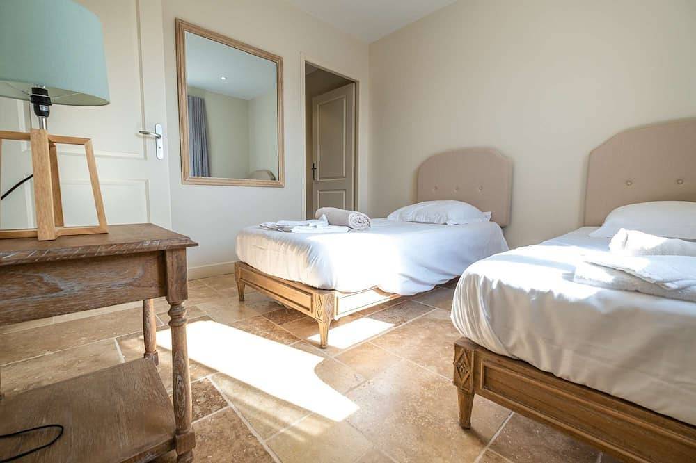 Villa 16, Luxury 3 Bett, 3 Bad Villa, beheizter Pool auf Chateau Anwesen mit Reben in Castelnau-de-Montmiral, Albi und Umgebung