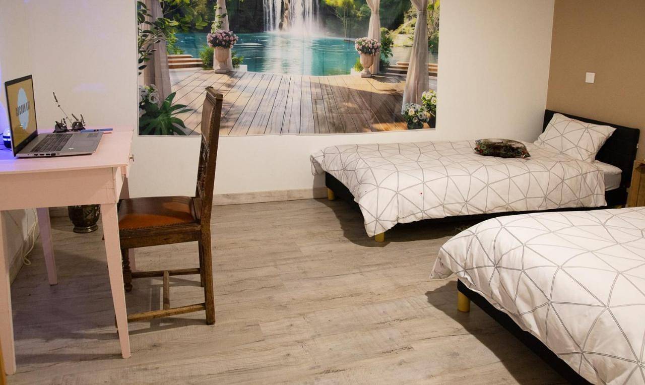 Large Twin Room in Saint-Maurice-la-Clouère, Vienne (France)