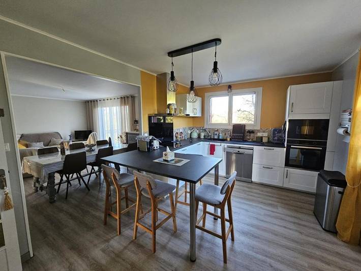 Location de vacances pour 6 personnes, avec vue et balcon à Saint-Constant (homonymie)