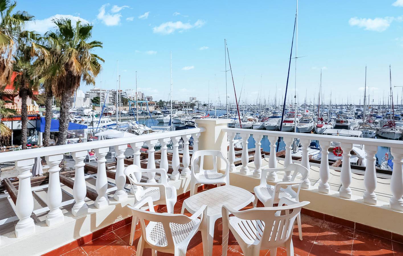 Appartement de vacances entier, Appartement confortable au bord de la mer avec terrasse et climatisation in Torrevieja Centre, Costa Blanca