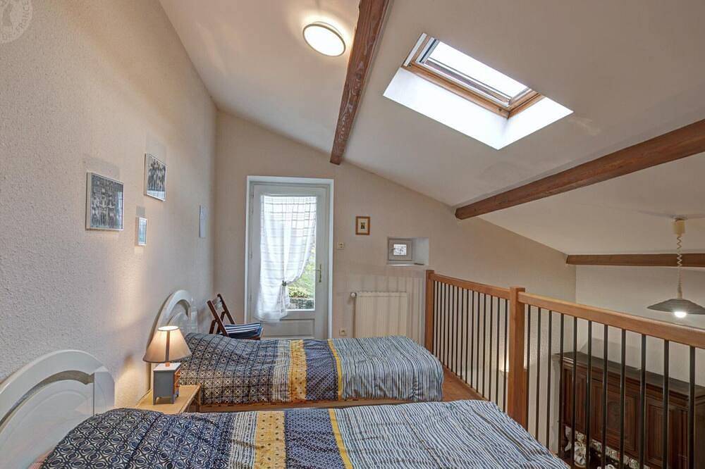 Gîte Authentique avec Wifi et Cheminée à Véranne in Véranne, Parc Naturel Régional du Pilat