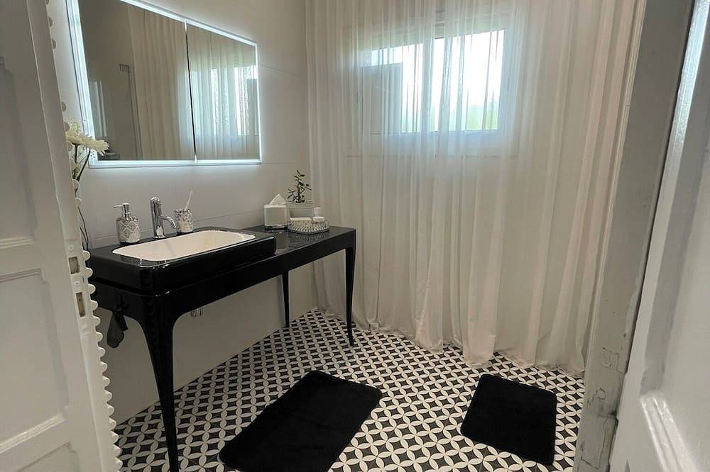 Remarkable Neo Basque house, Bayonne town center, 800m² heated swimming pool in Bayonne, Bayonne region