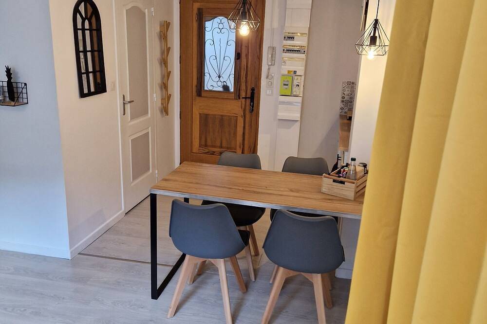 Entire apartment, Très Jolie Studio Pour Curiste au Cœur de la Station Thermale in Vals-les-Bains, Parc naturel régional des Monts d'Ardèche