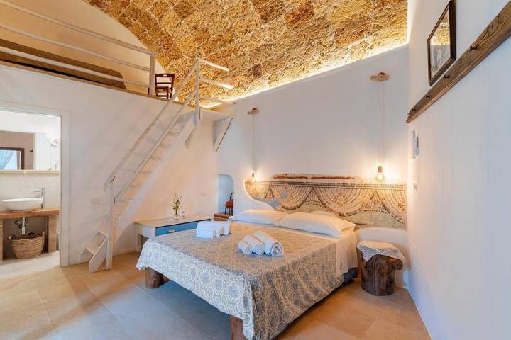 Chambre d’hôte pour 2 personnes, avec balcon ainsi que piscine et jacuzzi à Ugento - 4