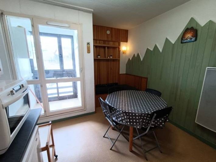 Appartement entier, Appartement cosy 6 pers, proche pistes, balcon, casier à skis, parking gratuit in La Pierre Saint-Martin, Arette
