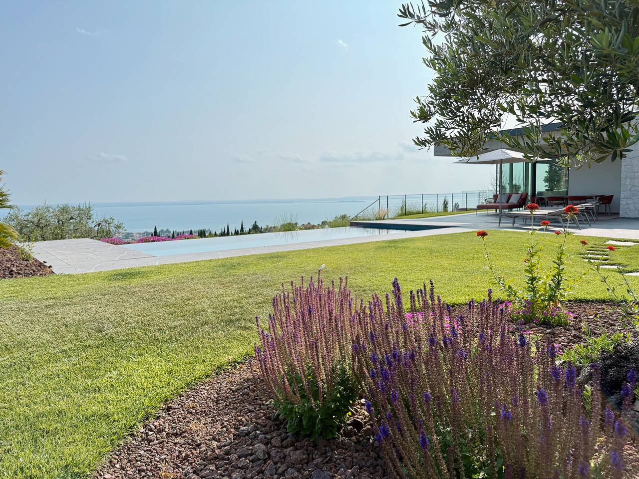 Villa 'Vallonga' with Lake View, Wi-Fi and Air Conditioning in Bardolino, Garda Mountains