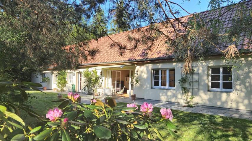 Ferienhaus für 13 Personen, mit Terrasse und Garten sowie Pool und Sauna