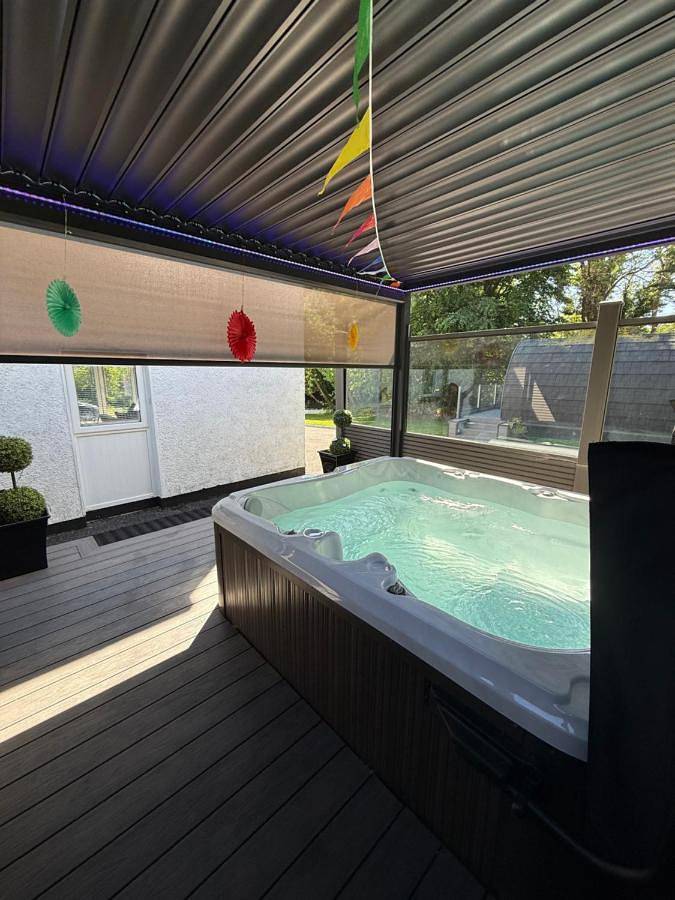 Holiday rental for 3 people, with Balcony and Terrace as well as Hot tub and Garden in Newry