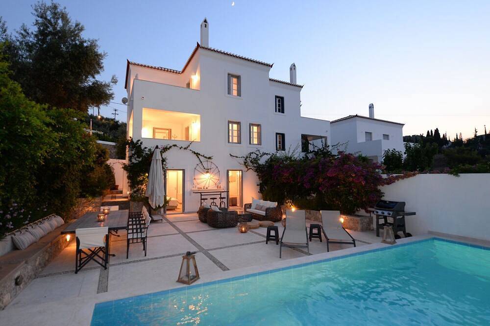 Spectacular 5-bedroom 6-bath Spetses villa with sweeping views and private pool in Spetses City, Spetses